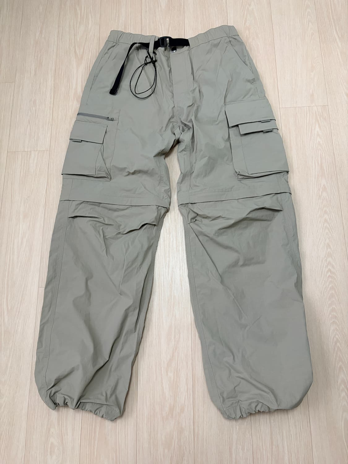 무신사 스탠다드 시티 레저 와이드 디태처블 카고 그레이쉬 베이지 30 상품이미지2