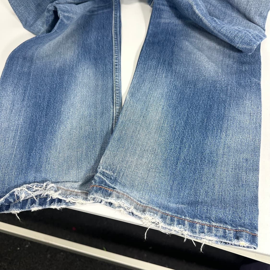 L 리바이스601 스트레이트핏 워시드 데님팬츠 상품이미지4