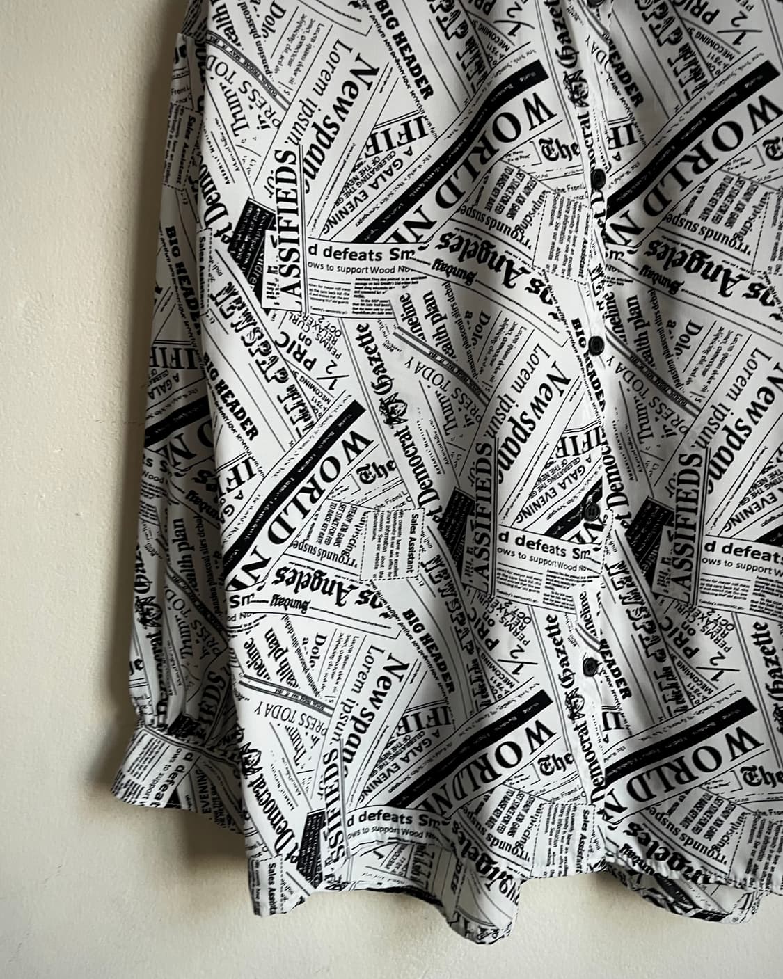 90-00s Switch me Newspaper Pattern Shirt 상품이미지5
