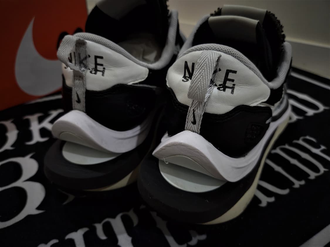 나이키 x 사카이 베이퍼와플 블랙 화이트 (검/흰) 275mm 팝니다. 상품이미지3