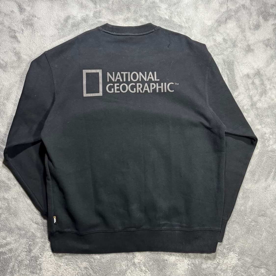 내셔널지오그래픽 블랙 맨투맨 티셔츠 상품이미지1