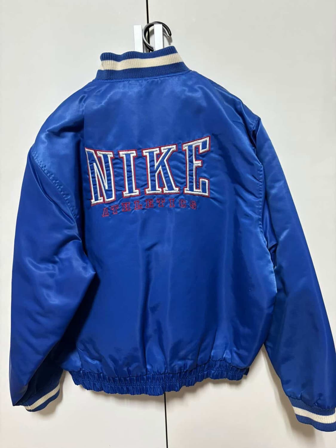 [NIKE] 나이키 올드스쿨 ‘Athletics’ 새틴 바시티 자켓 상품이미지2