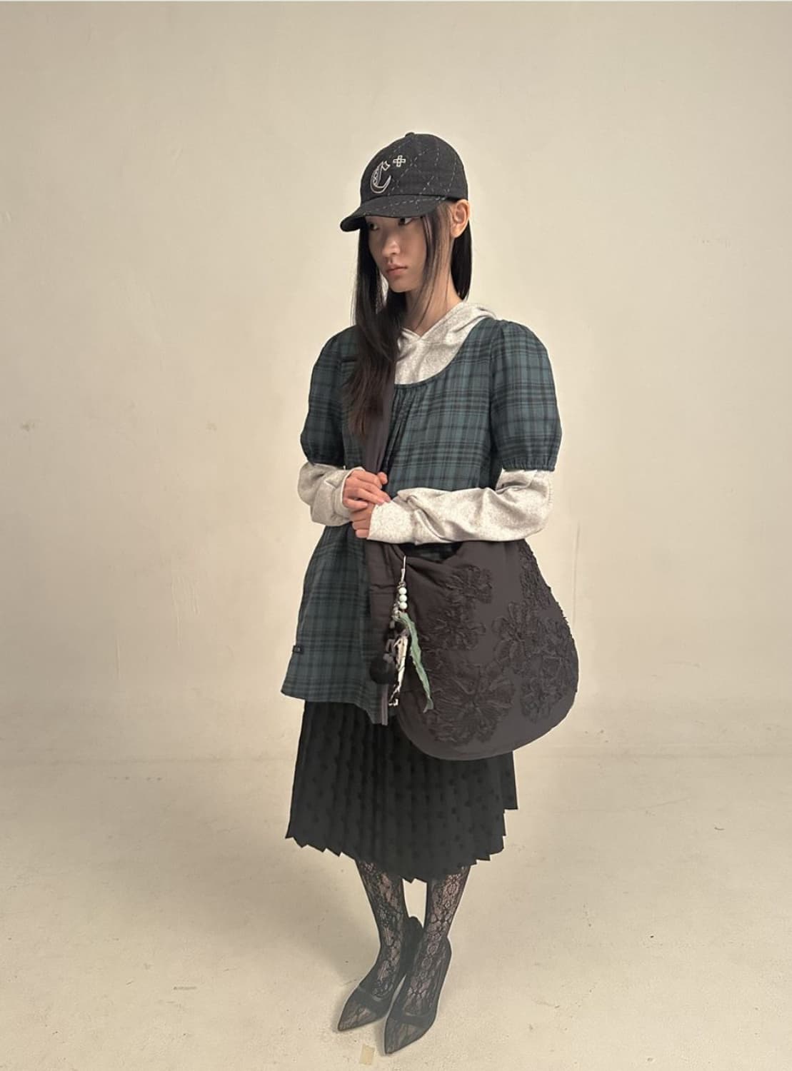 콜로신스 블랙 타이 블라우스 상품이미지2