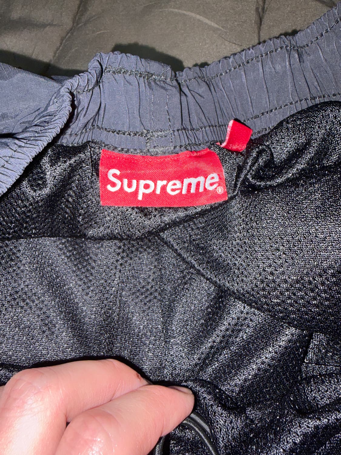 슈프림 로고 파이핑 트랙 팬츠 블랙 - 23FW 상품이미지4