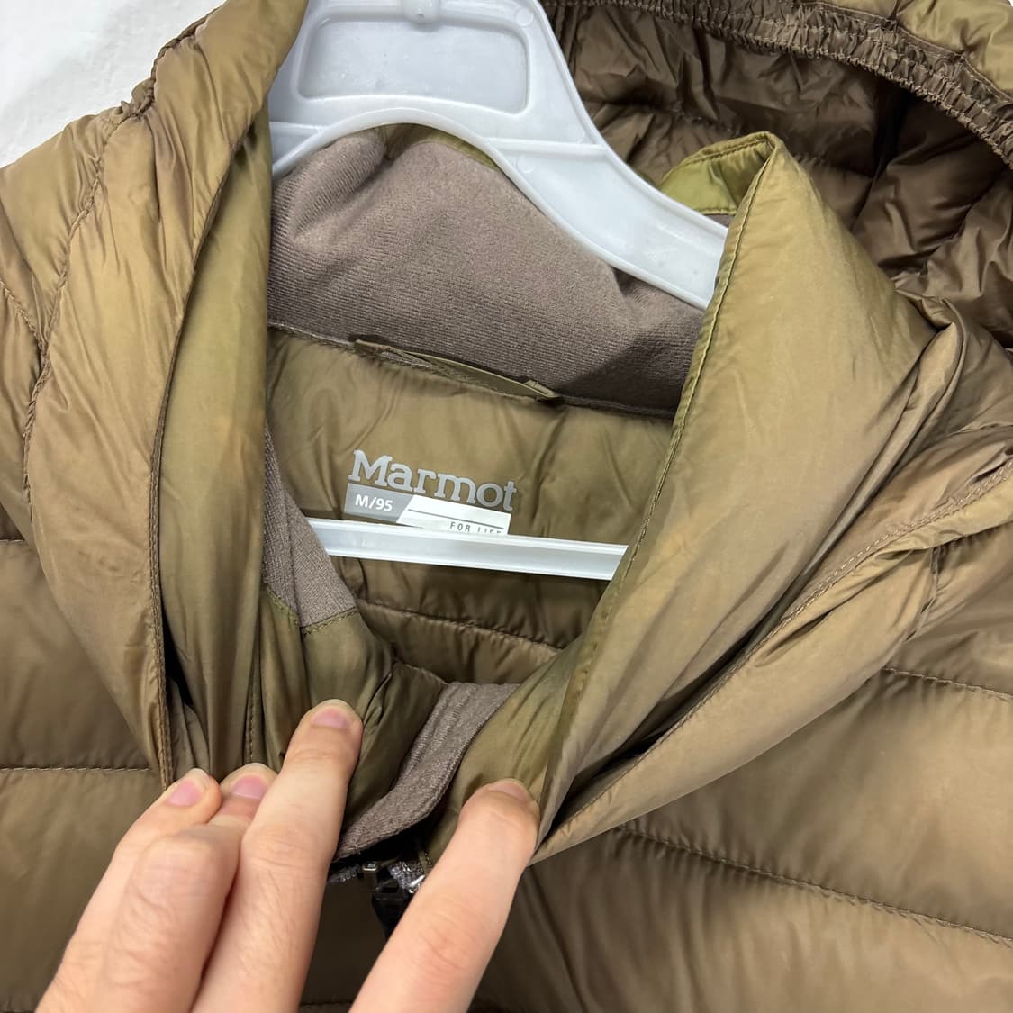 우먼M 마모트 라이트카키 라인핏 덕다운 투웨이 후드 경량롱패딩 상품이미지4