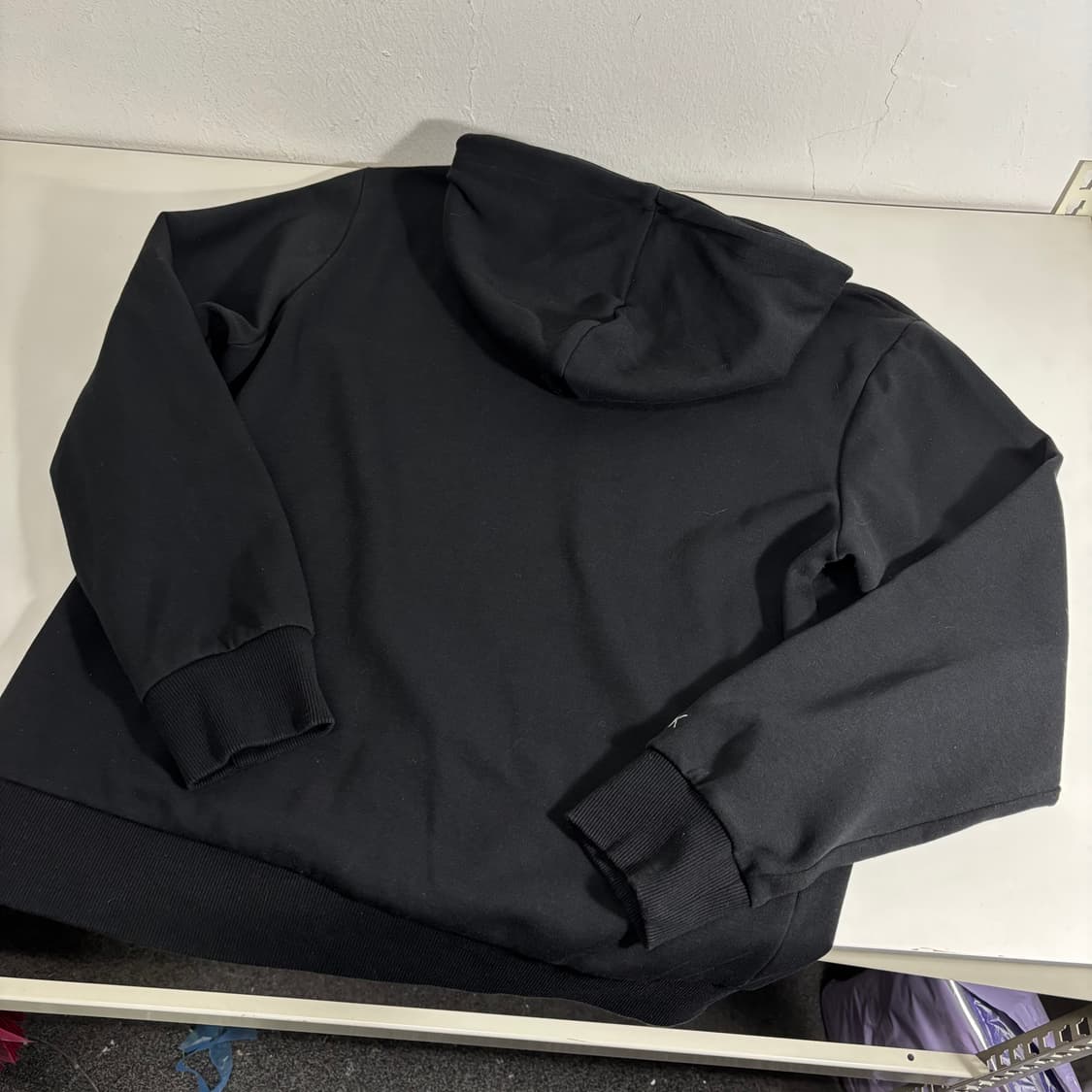 95-100 캘빈클라인 CK 블랙 레터링 후드티 상품이미지2