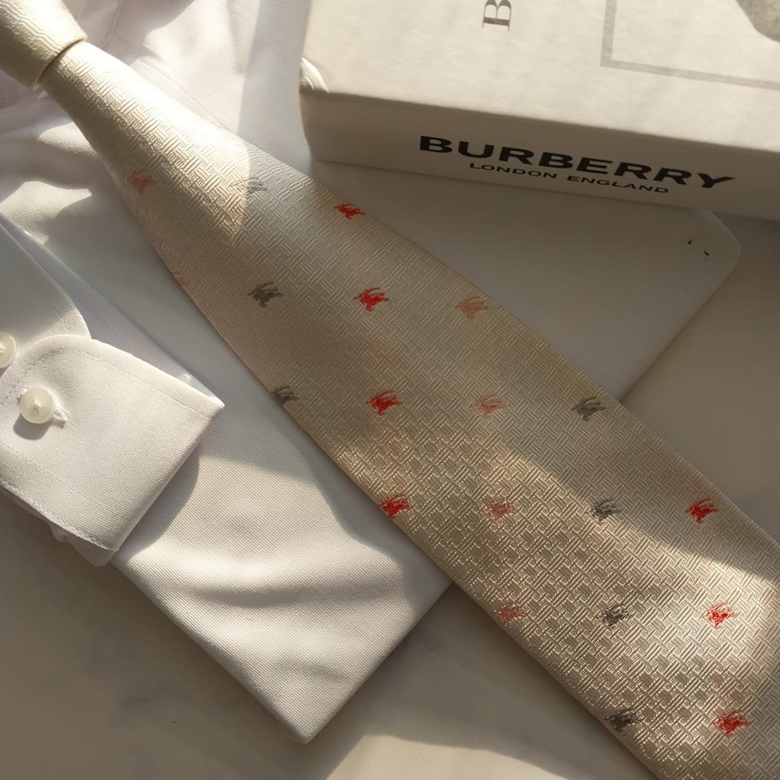 버버리 실크 아이보리 기마사 자카드 넥타이 9.4cm A등급 K1635
 상품이미지7