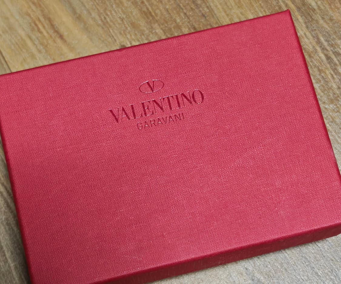 발렌티노 락스터드 반지갑 블랙 판매합니다! 상품이미지2