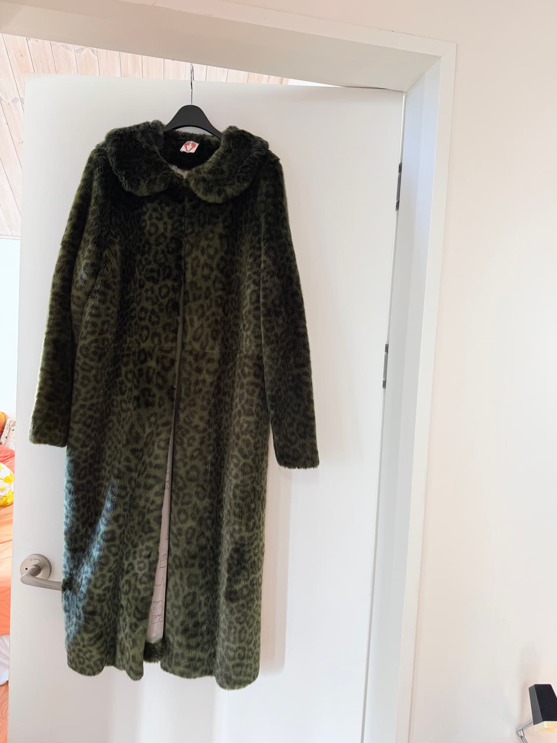 쉬림프 페이크퍼 코트 상품이미지1