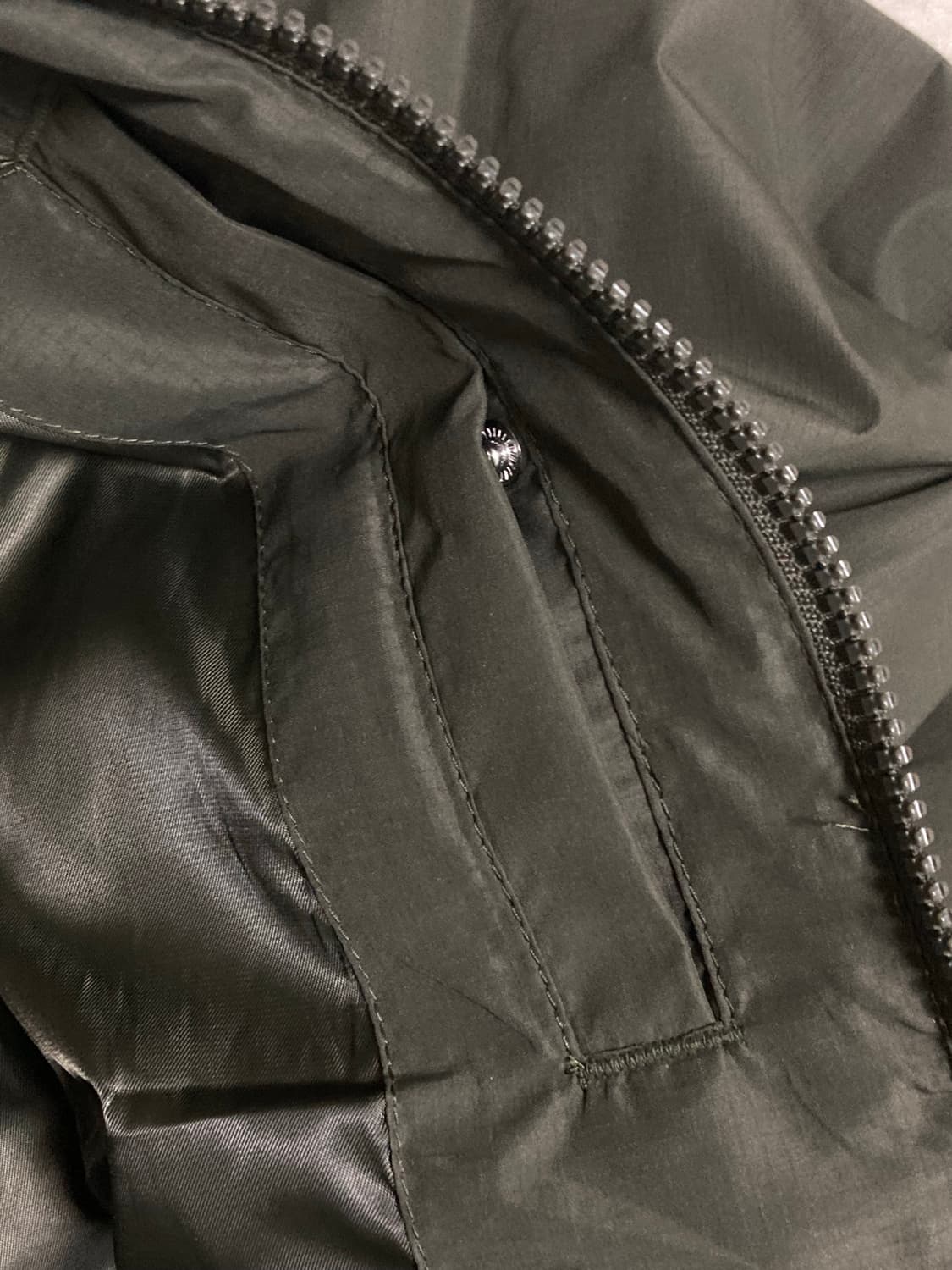 h&m 남자 레귤러핏 퍼프 재킷 판매 (다크 카키색상) 상품이미지4