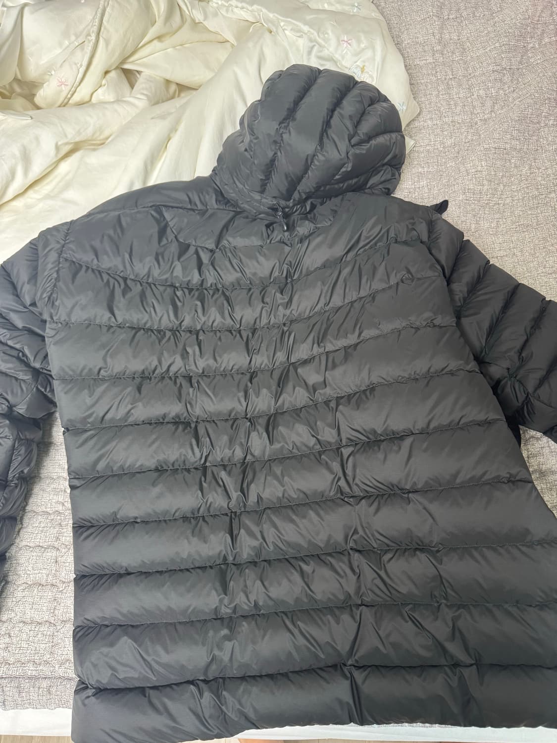 아크테릭스 경량 패딩 팝니다 상품이미지2