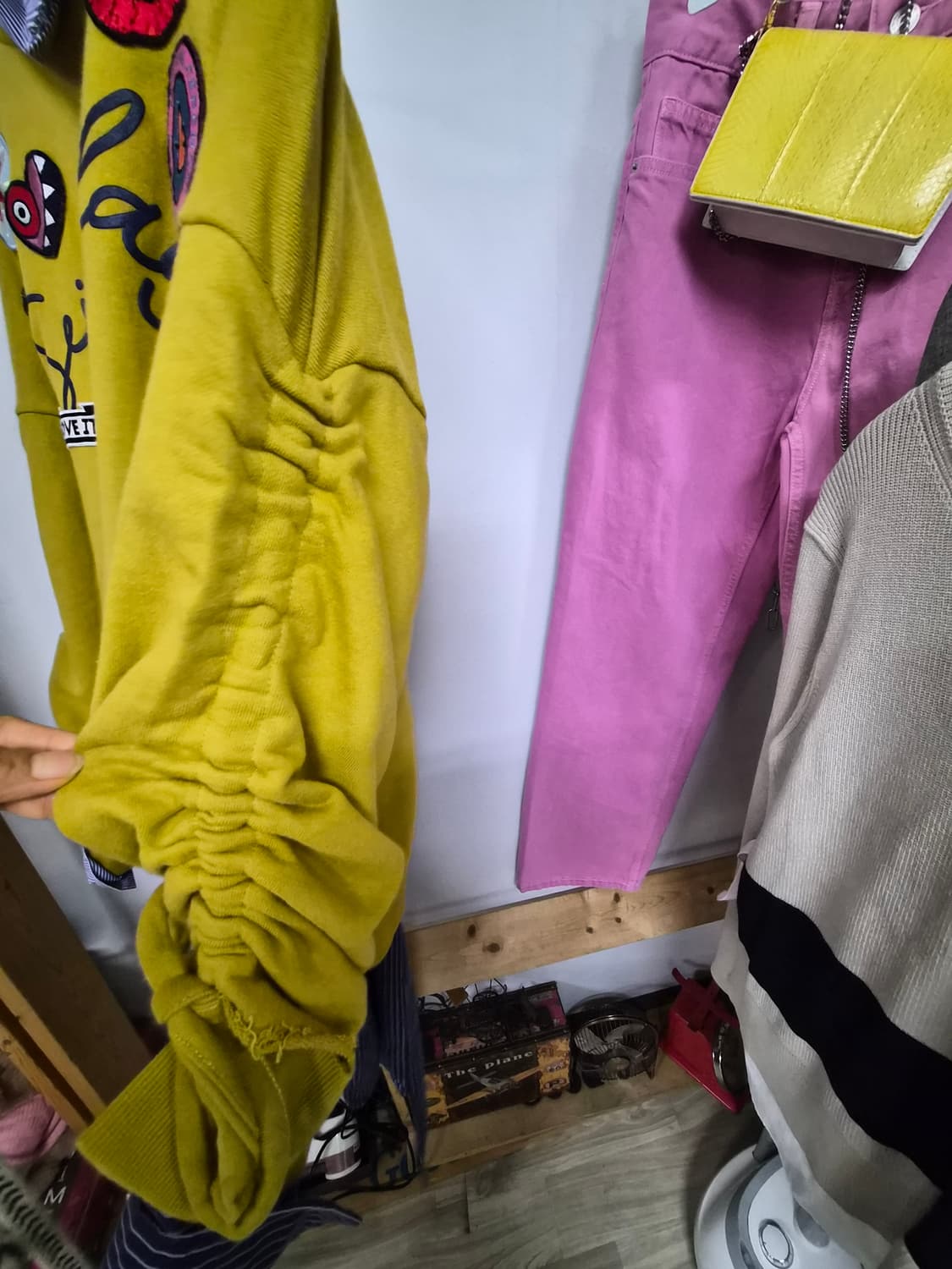 유니크 패치 스트링 맨투맨 상품이미지6