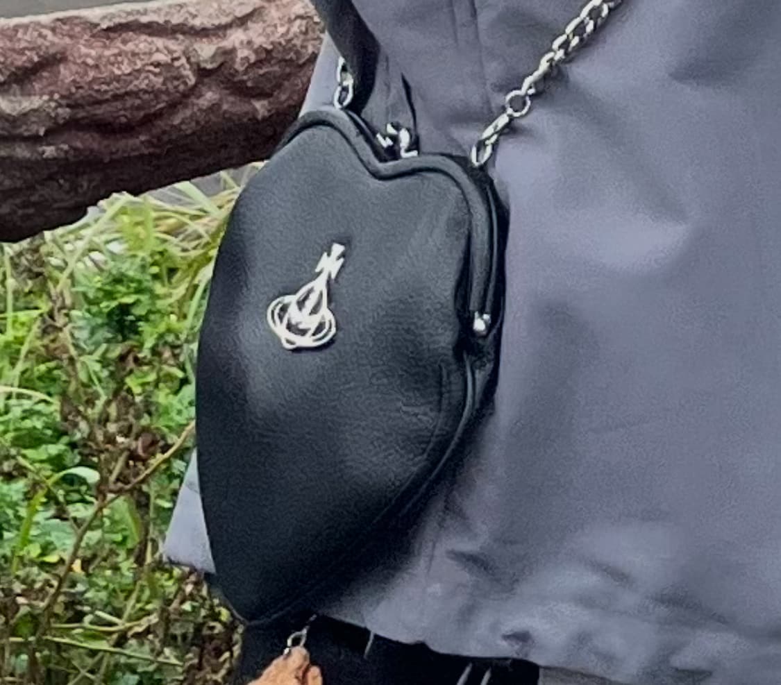 비비안웨스트우드 가방 검정 하트백 상품이미지2