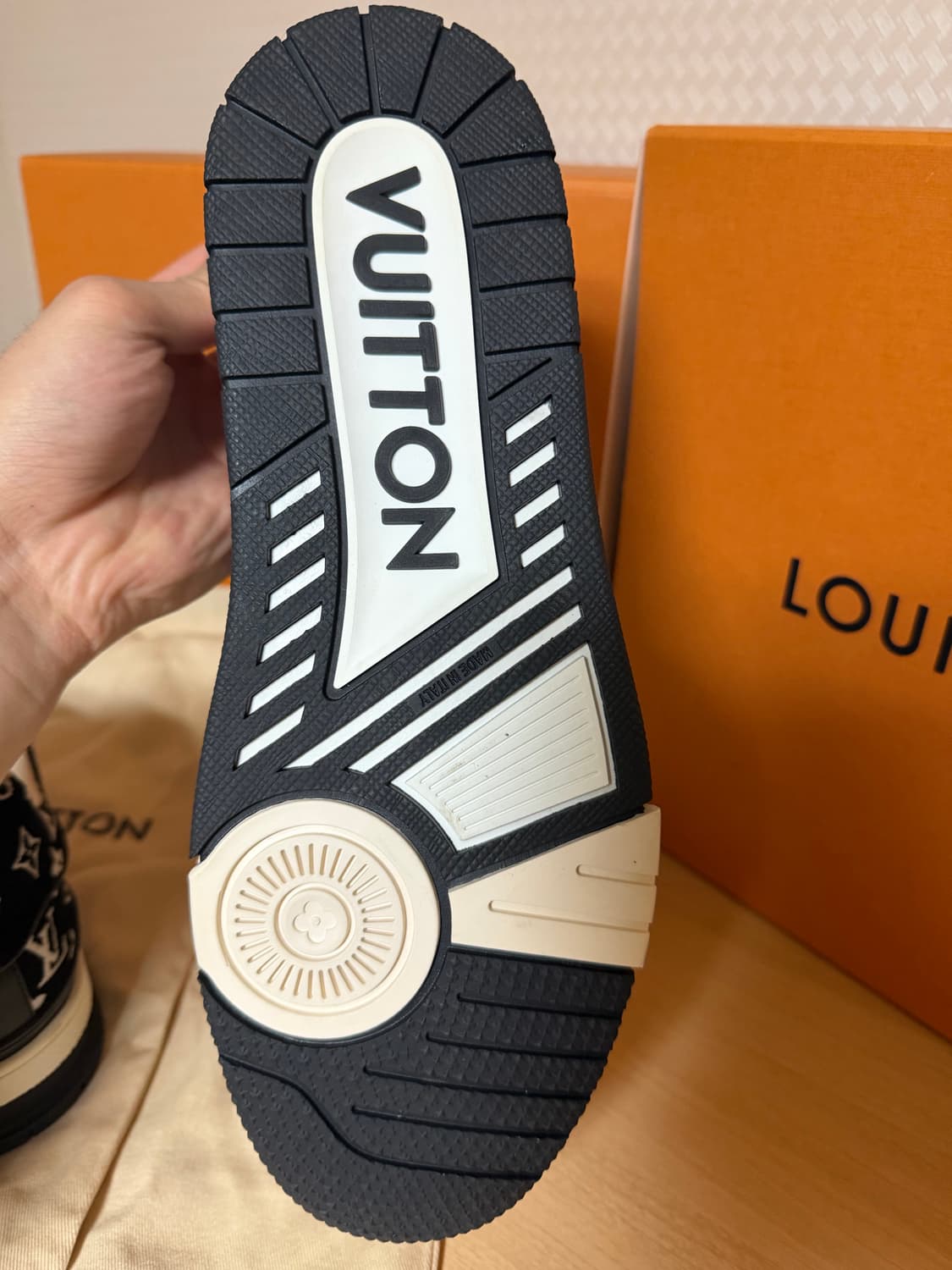 루이비통 모노그램 벨벳 트레이너 9size 상품이미지2