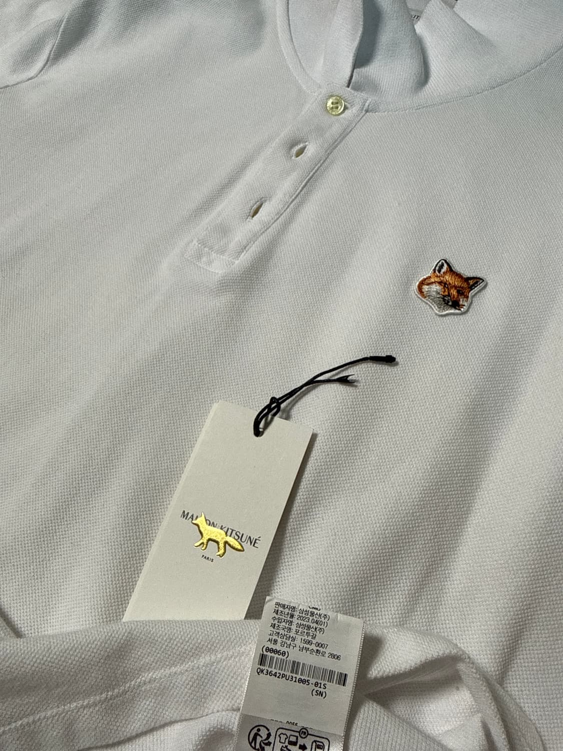 메종키츠네 화이트 반팔 카라티입니다 상품이미지3