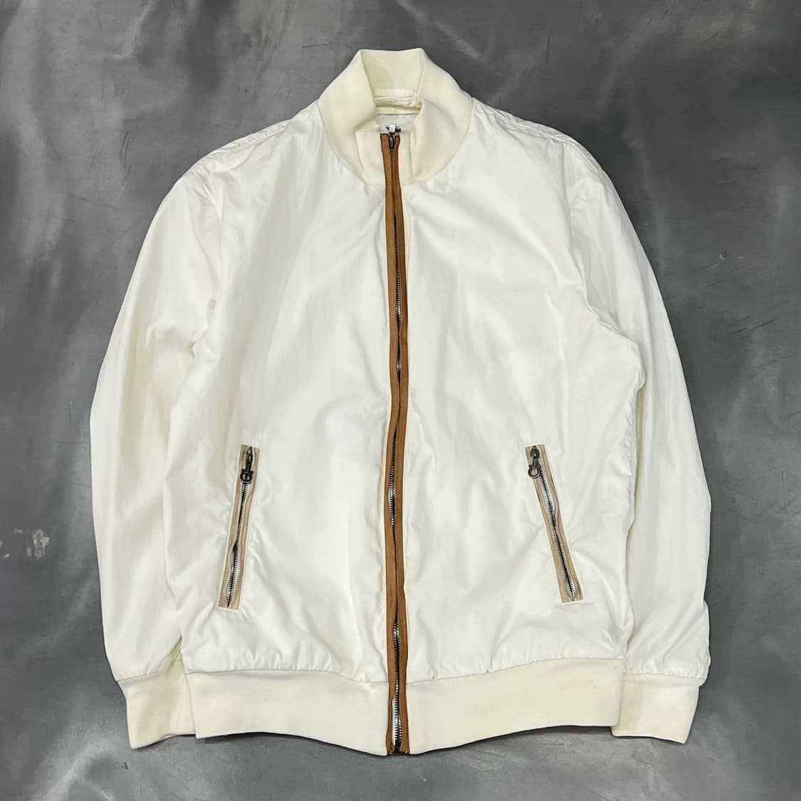 페레가모 레더 디테일 봄버 자켓 y15769 상품이미지1