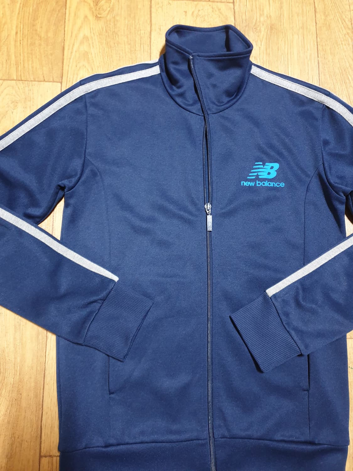 1127 뉴발란스 운동복 집업 95 사이즈입니다 상품이미지4