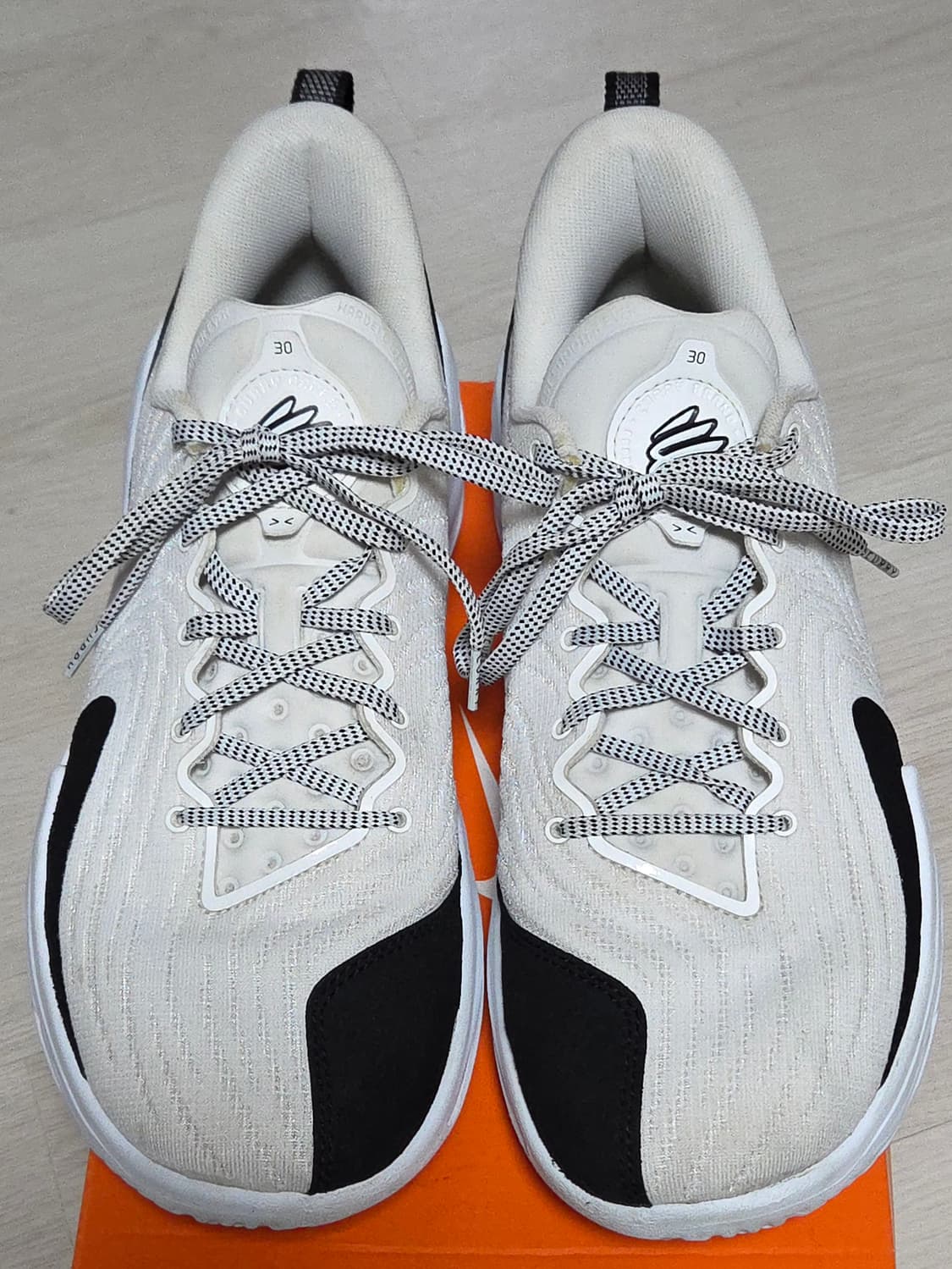 언더아머 커리12 플로우 상품이미지3