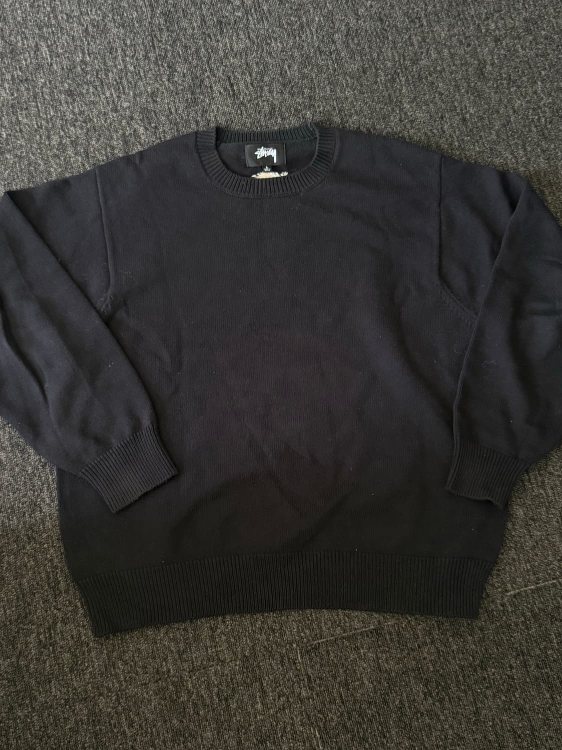 [L] 스투시 벤트 크라운 스웨터 블랙 상품이미지3