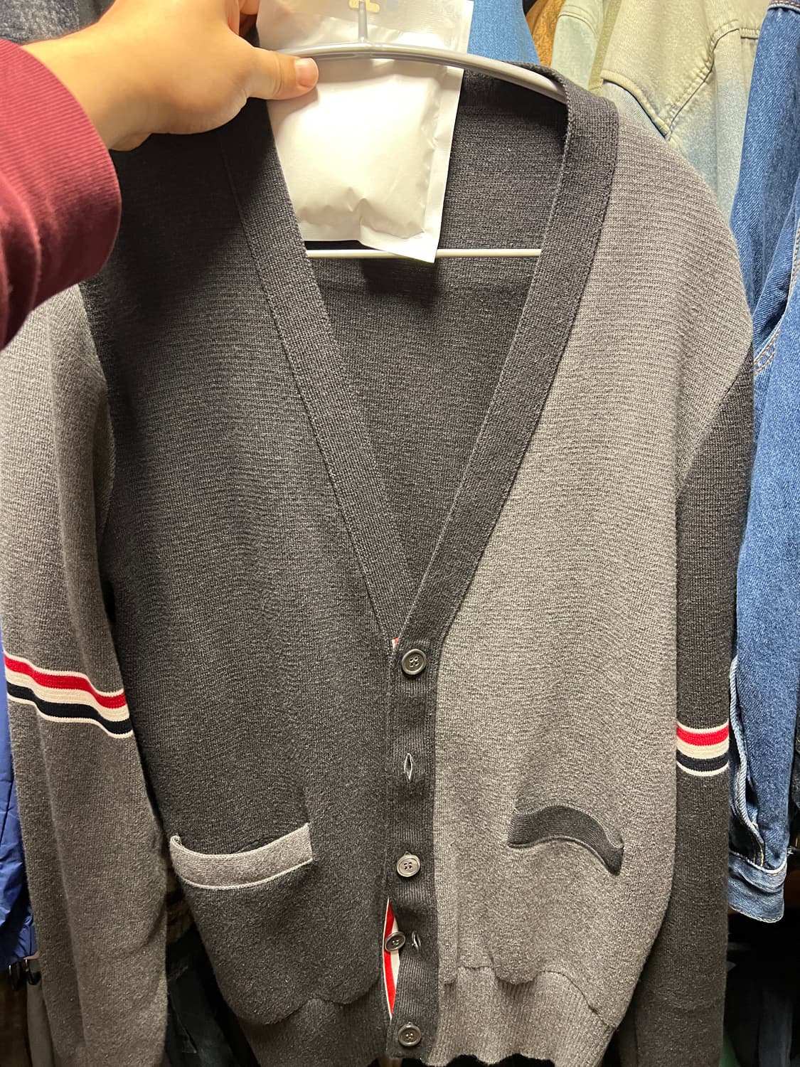 톰브라운 코튼 브이넥 암밴드 그레이 가디건 상품이미지1