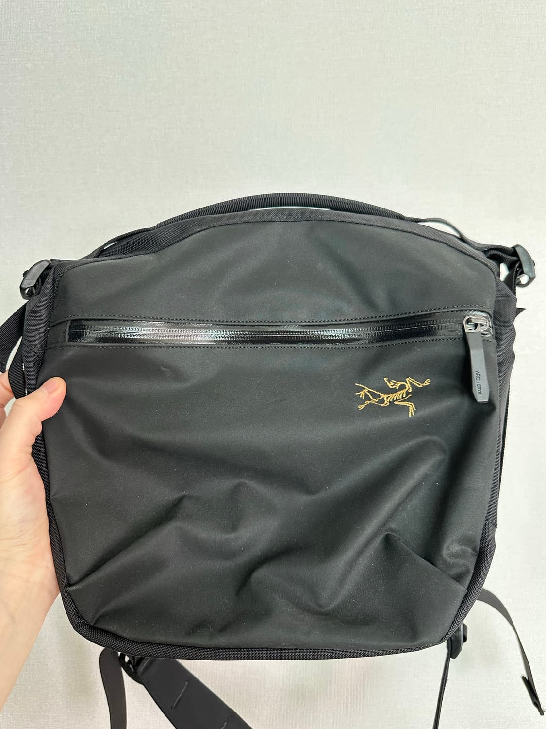 아크테릭스 아로8 숄더백 블랙 상품이미지1