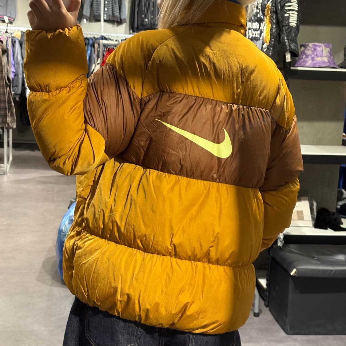 나이키 된장 브라운 배색 빅스우시 올드스쿨 덕다운 오리털 다운 필 패딩  상품이미지4
