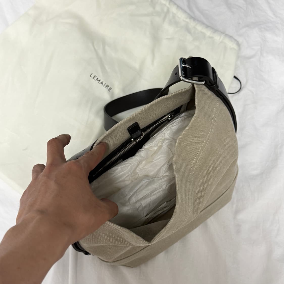 르메르 벨티드 토트백 스몰 다크 린넨 상품이미지2