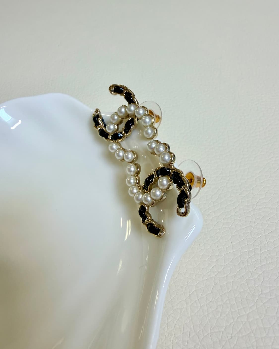 샤넬 가죽체인&진주 CC로고 귀걸이 업사이클링 상품이미지3