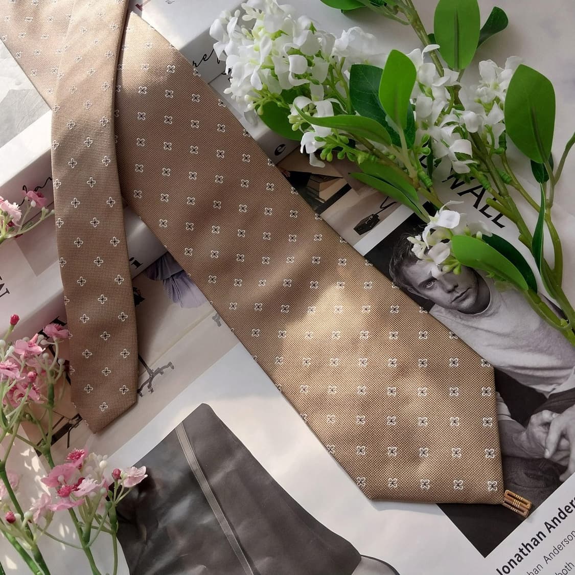 닥스 실크 베이지 플라워 모티브 넥타이 8.4cm A+등급 K1931
 상품이미지2