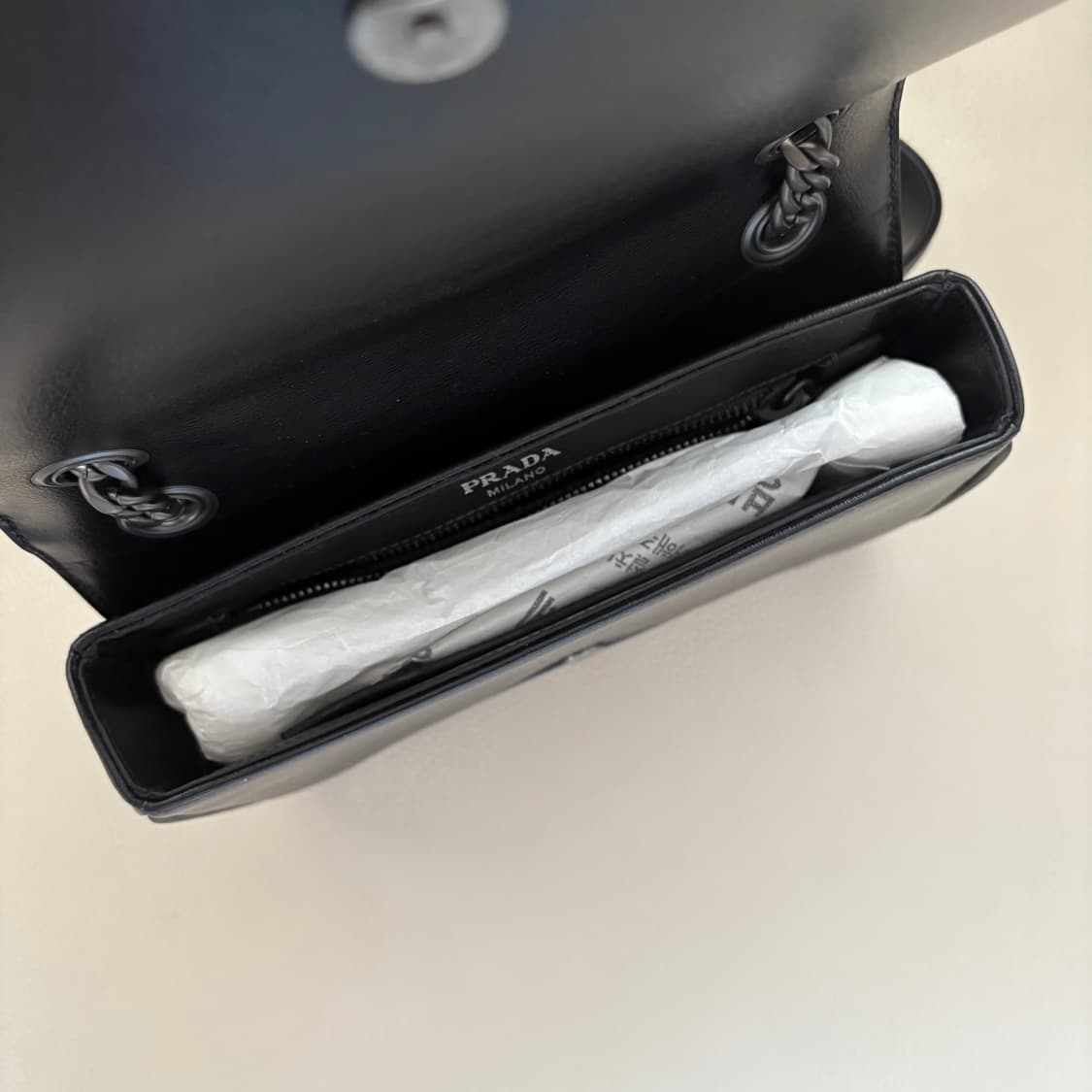 프라다 스터드 숄더백 상품이미지5