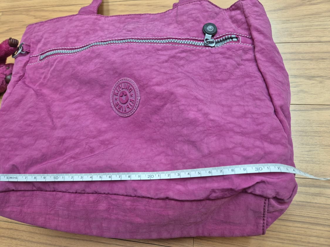 키플링 퍼플 토트백 K13610-161 모델입니다. 가벼운 소재라 데일리 상품이미지6