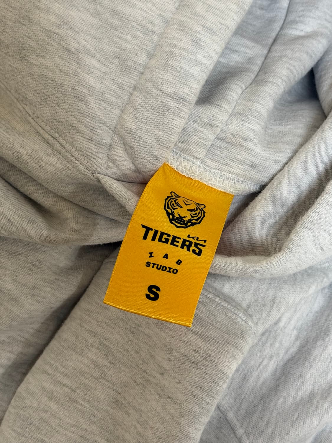 아이앱 스튜디오x기아타이거즈 후드티 상품이미지3