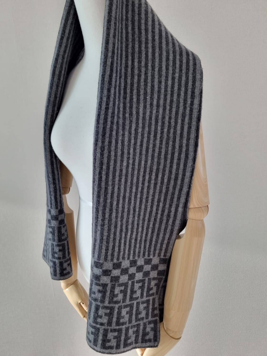 정품 펜디 머플러 상품이미지3