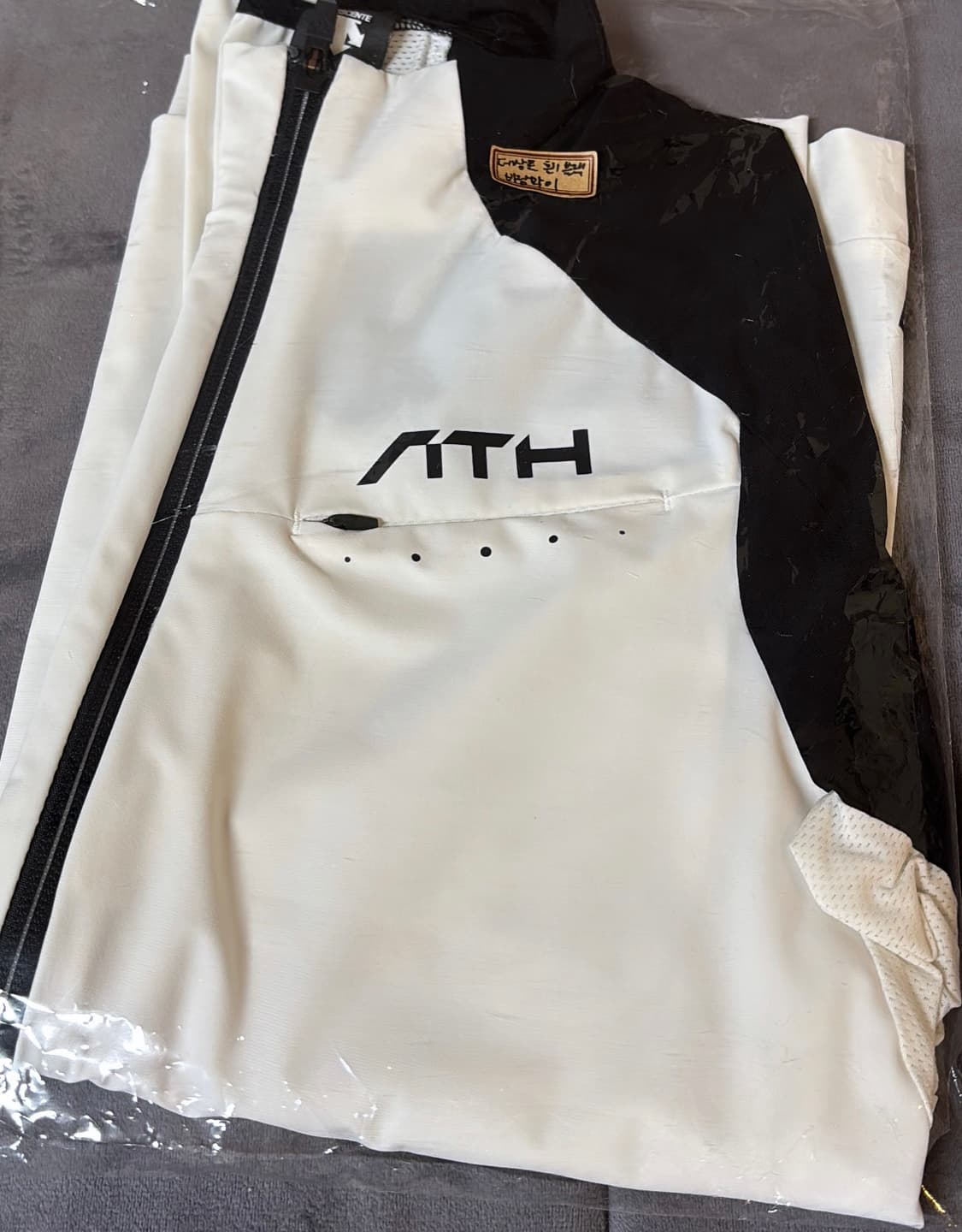 데상트 ATH 블랙/화이트 자켓 95 M 상품이미지6