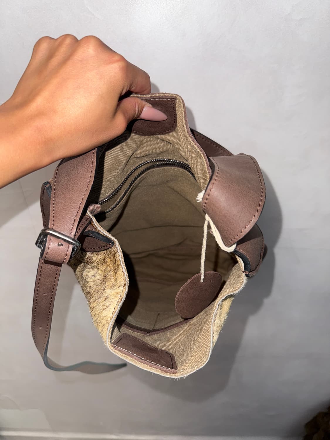 Brown cow skin calf fur shoulder bag 상품이미지5