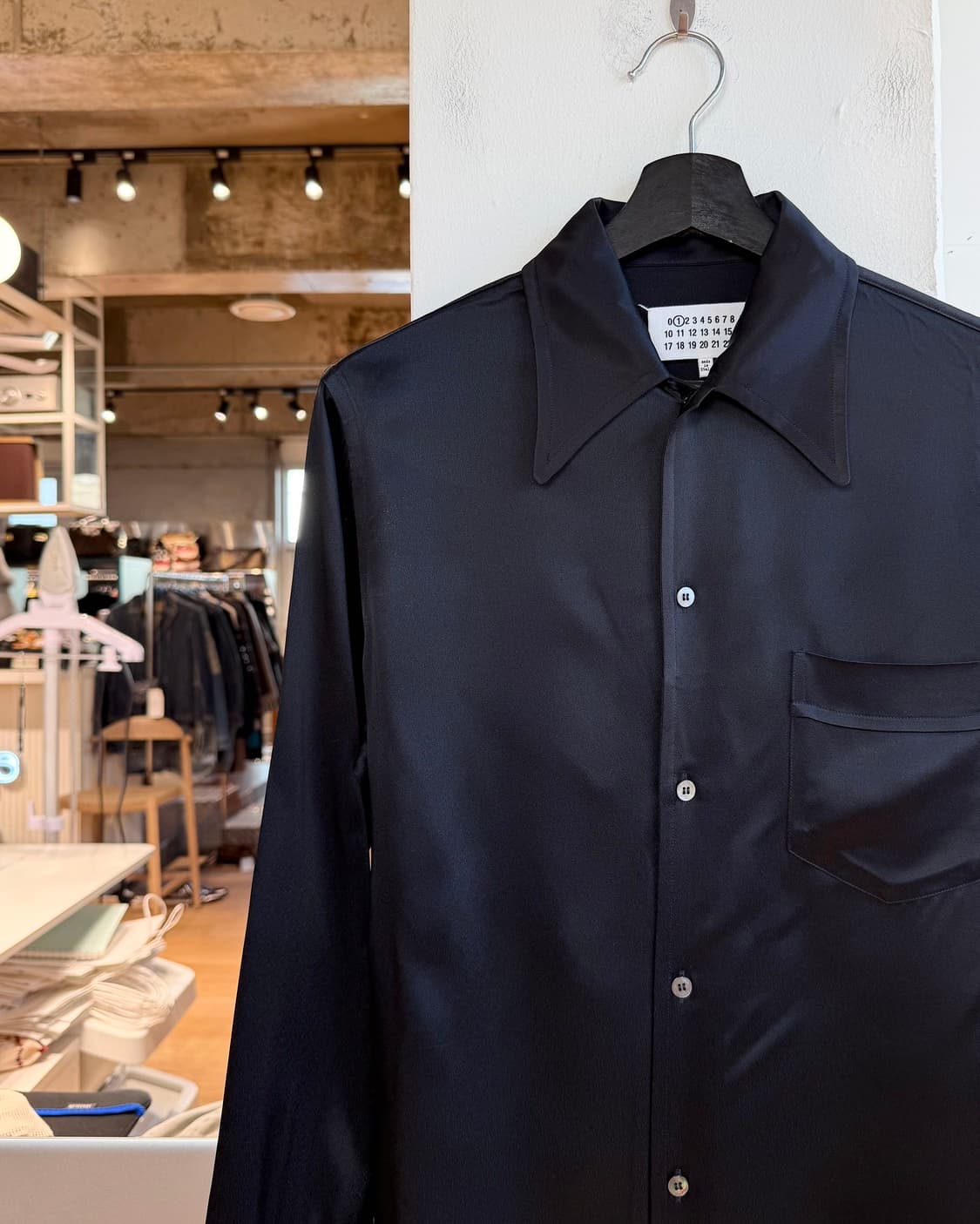 메종마르지엘라 블랙 아세테이트 새틴 백스티치 셔츠 상품이미지4