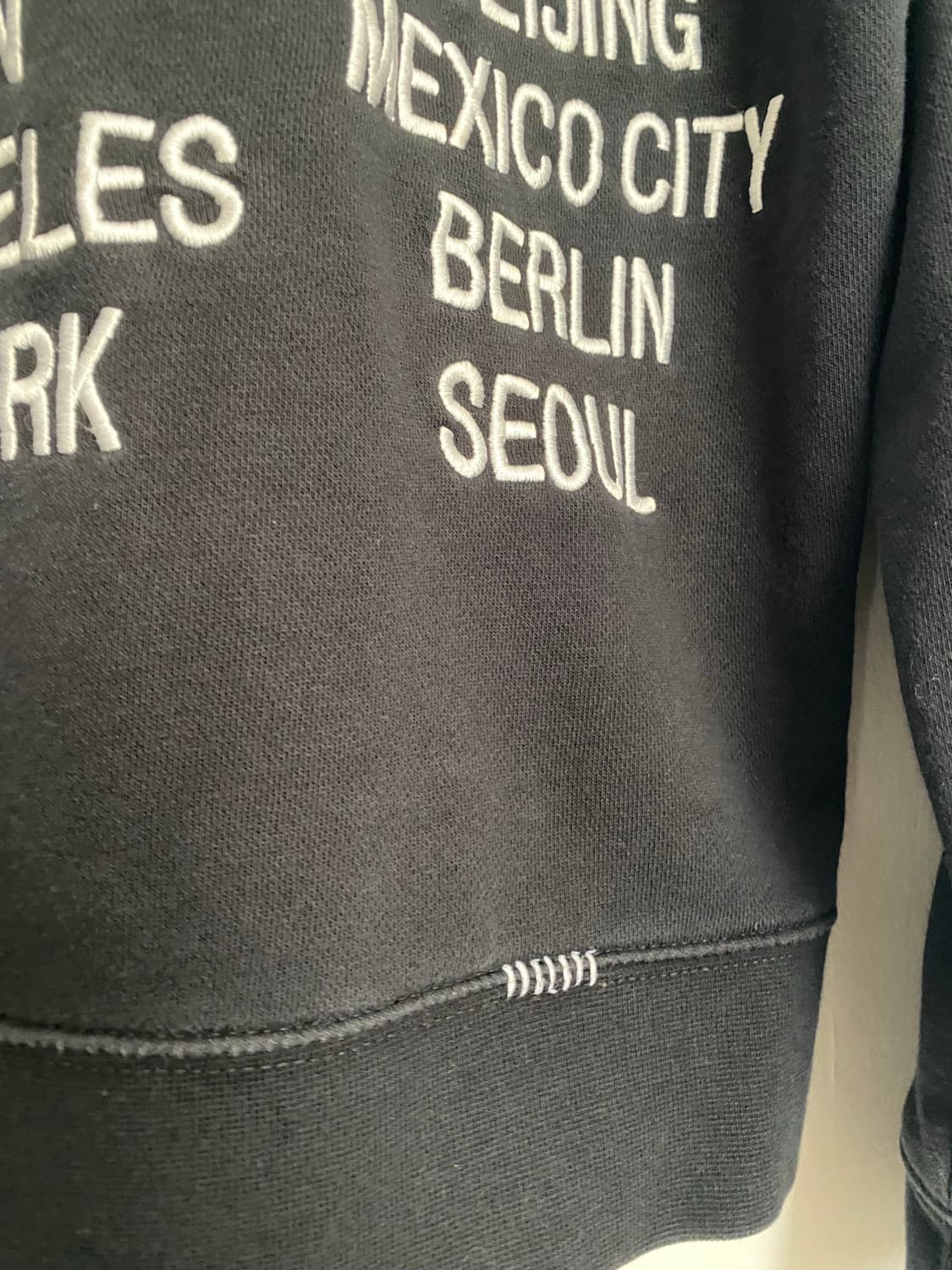 나이키 NSW 월드투어 프렌치 테리 크루넥 스웨트셔츠 블랙 상품이미지8