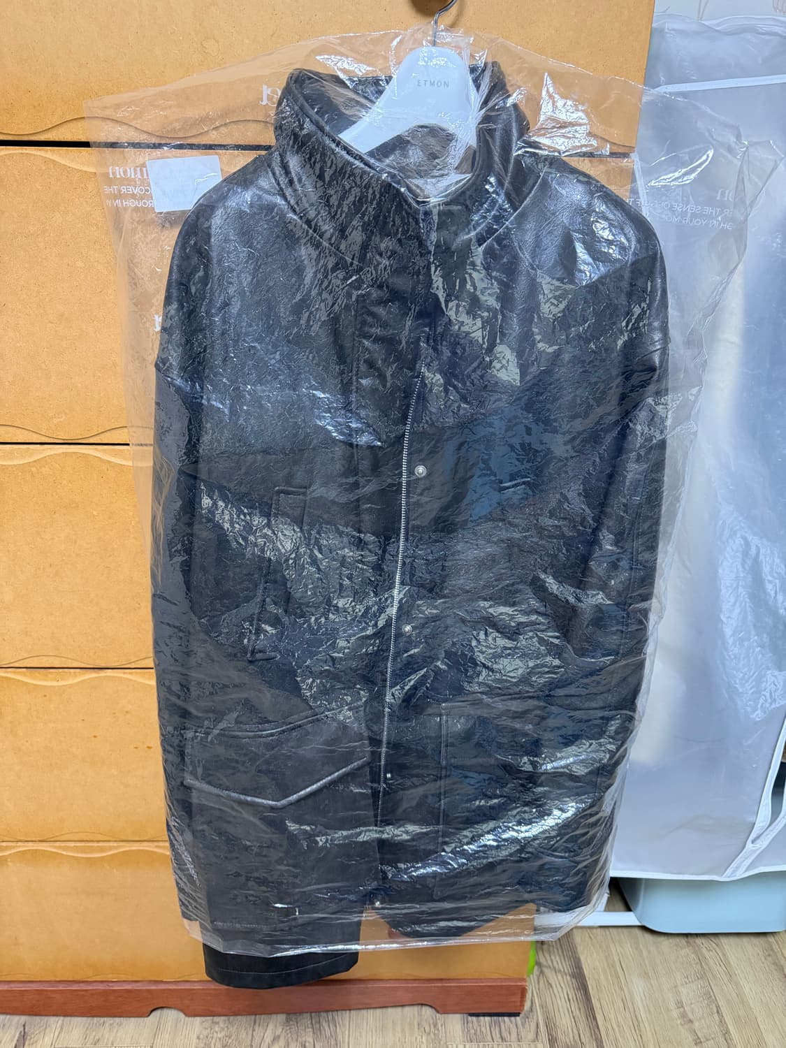 에트몽 Faux Leather Fur Coat 상품이미지3