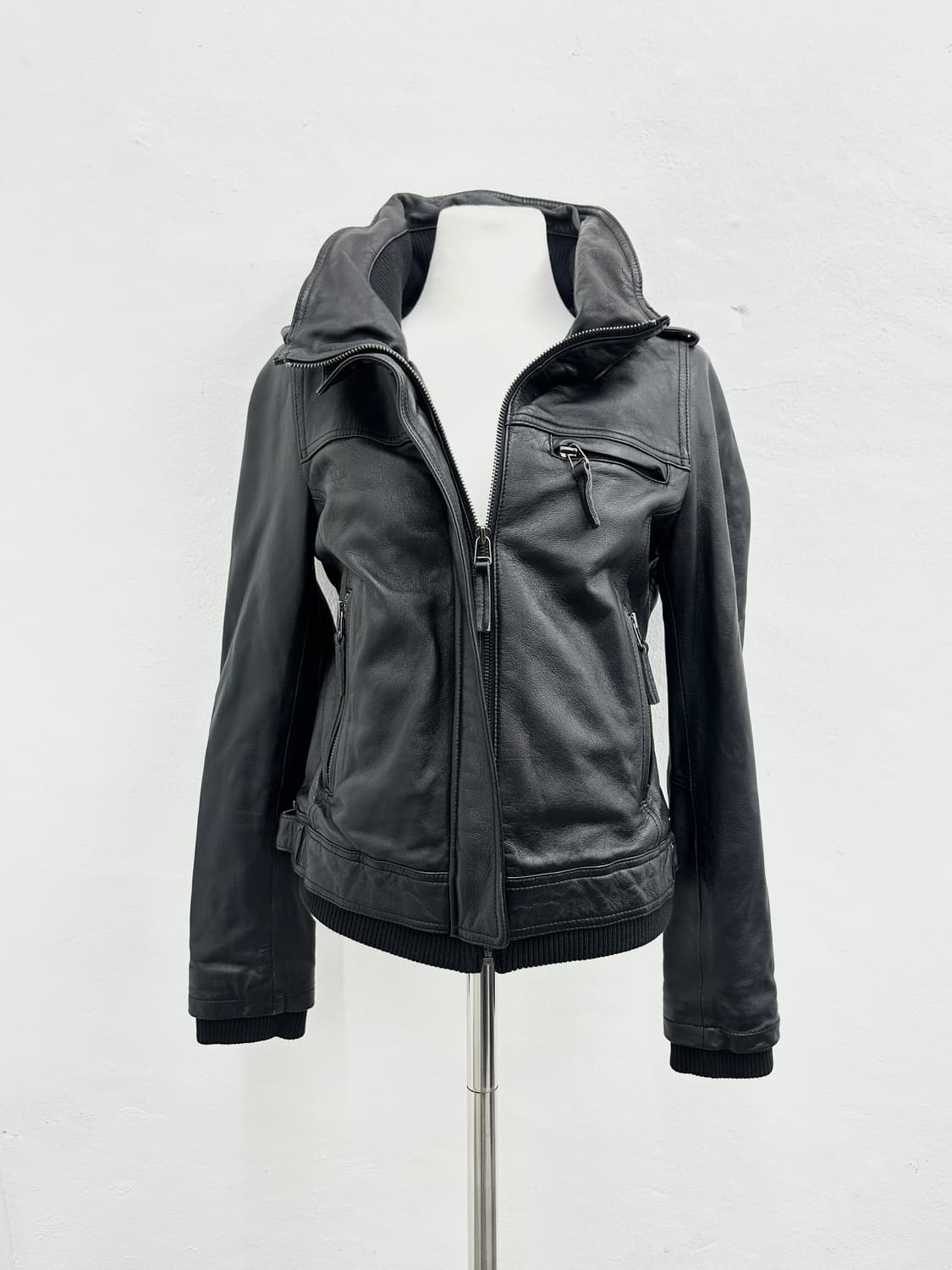 DEMOO lamb skin high neck leather bomber 상품이미지2