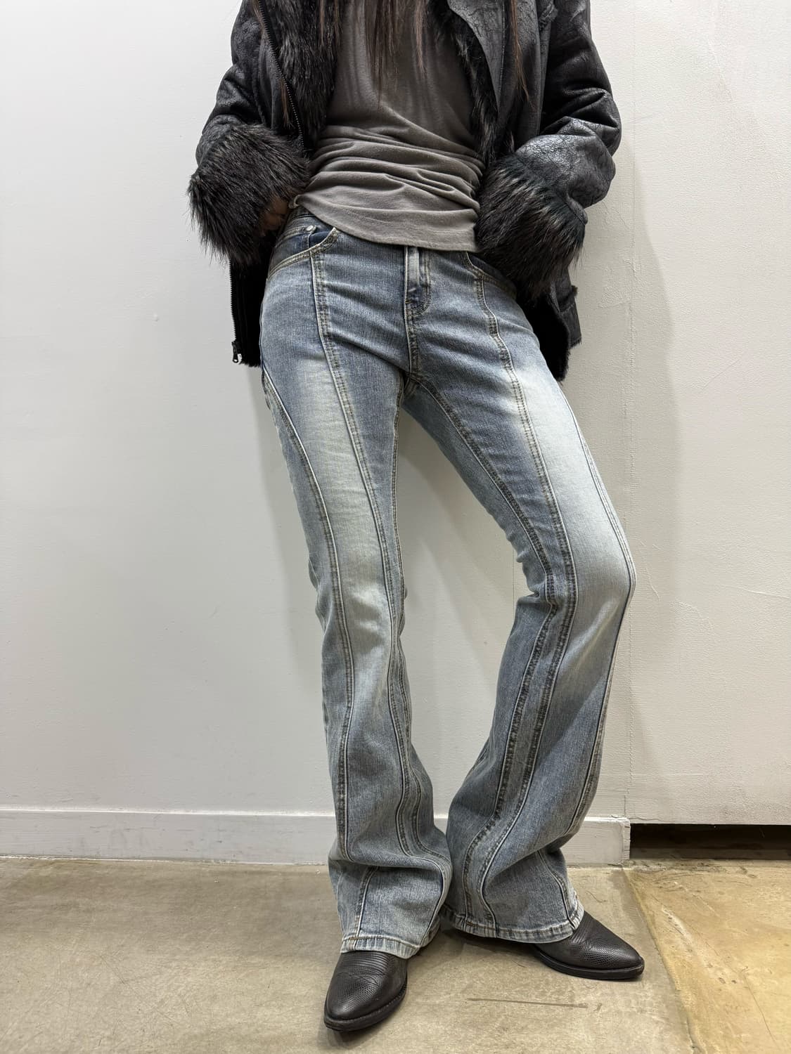 워싱 디테일 루즈핏 부츠컷 데님진 상품이미지5