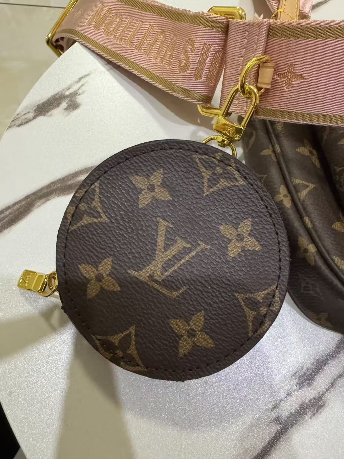 루이비통 멀티 포쉐트 악세수아 모노그램 라이트 핑크 상품이미지2