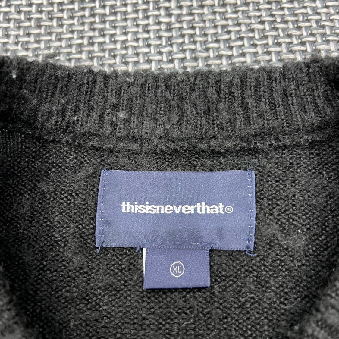 착샷O 디스이즈네버댓 헤어리 레터링 니트 상품이미지2