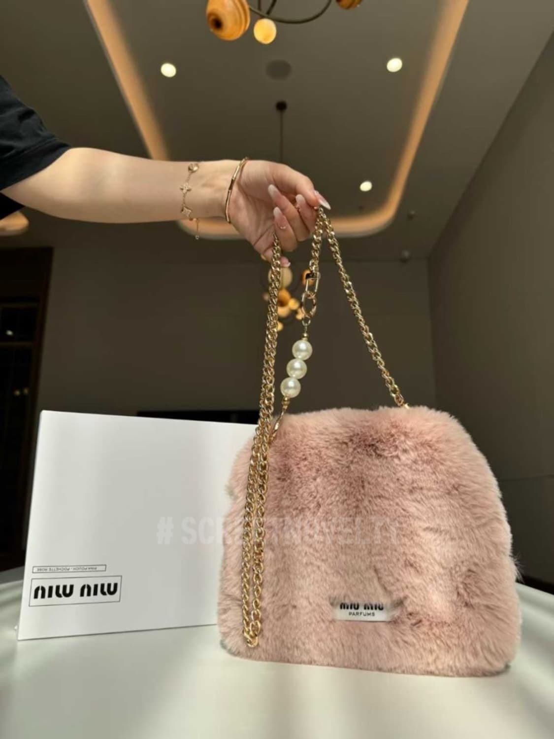 미우미우 뷰티 퍼 파우치백 가방 핑크 크로스백 숄더백 상품이미지3