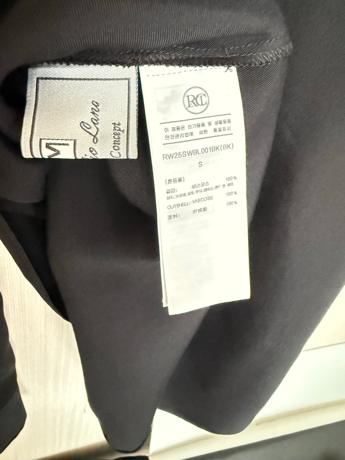 가격내림) 가격내림) 렉토 25 ss 블랙 라운드 블라우스 새상품 S 상품이미지4