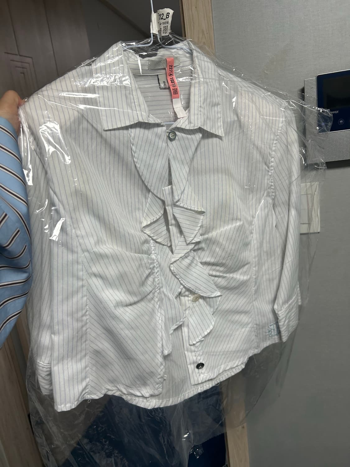 에옹쓰 stts 프릴 셔츠 상품이미지2