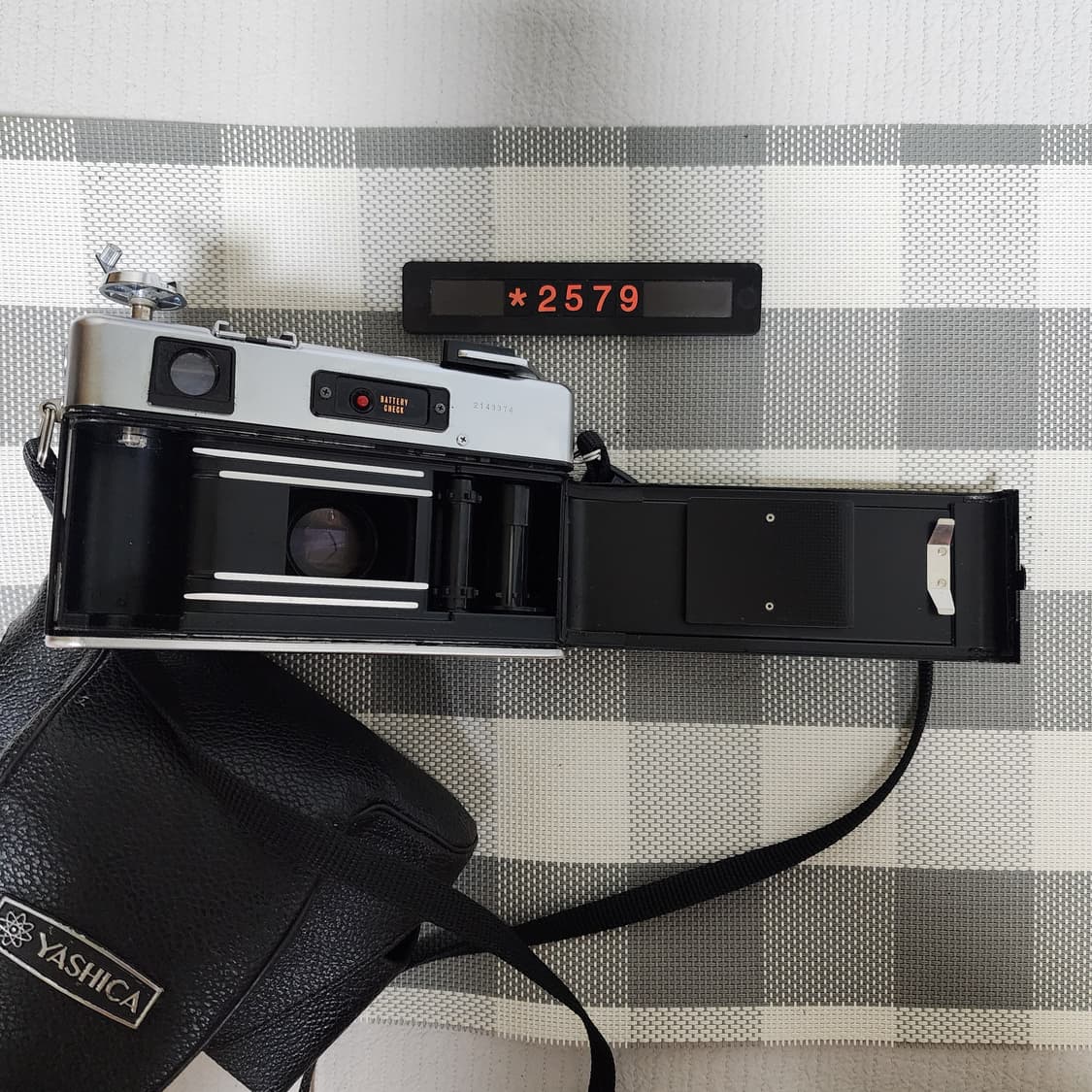 야시카 일렉트로 35 gsn 필름카메라 실버바디 케이스포함 상품이미지5