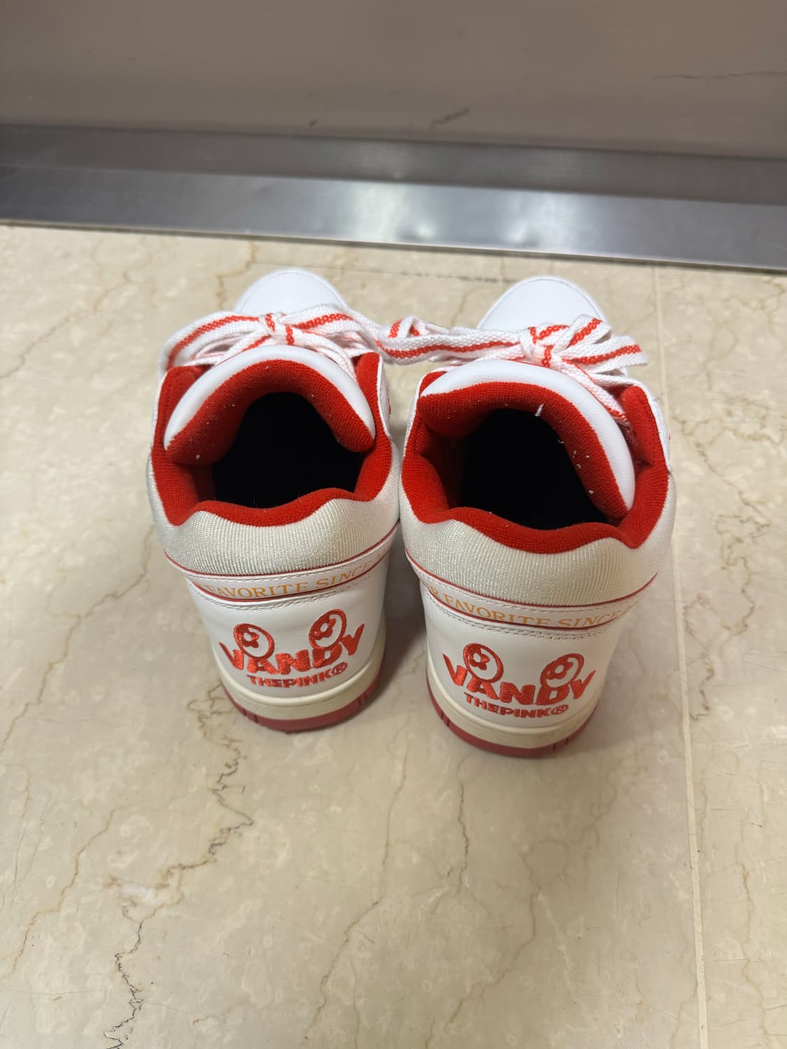 Vandy the pink 트레이너 280 사이즈 판매합니다 상품이미지3