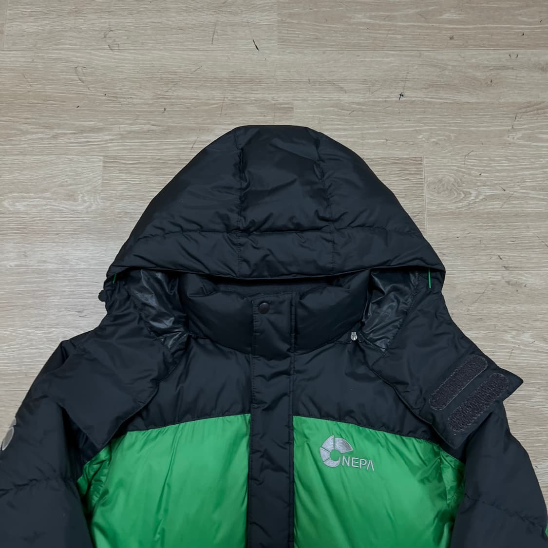 네파 덕다운 로고 투톤 후드 푸퍼패딩 점퍼 [그린/차콜] S/90 상품이미지2
