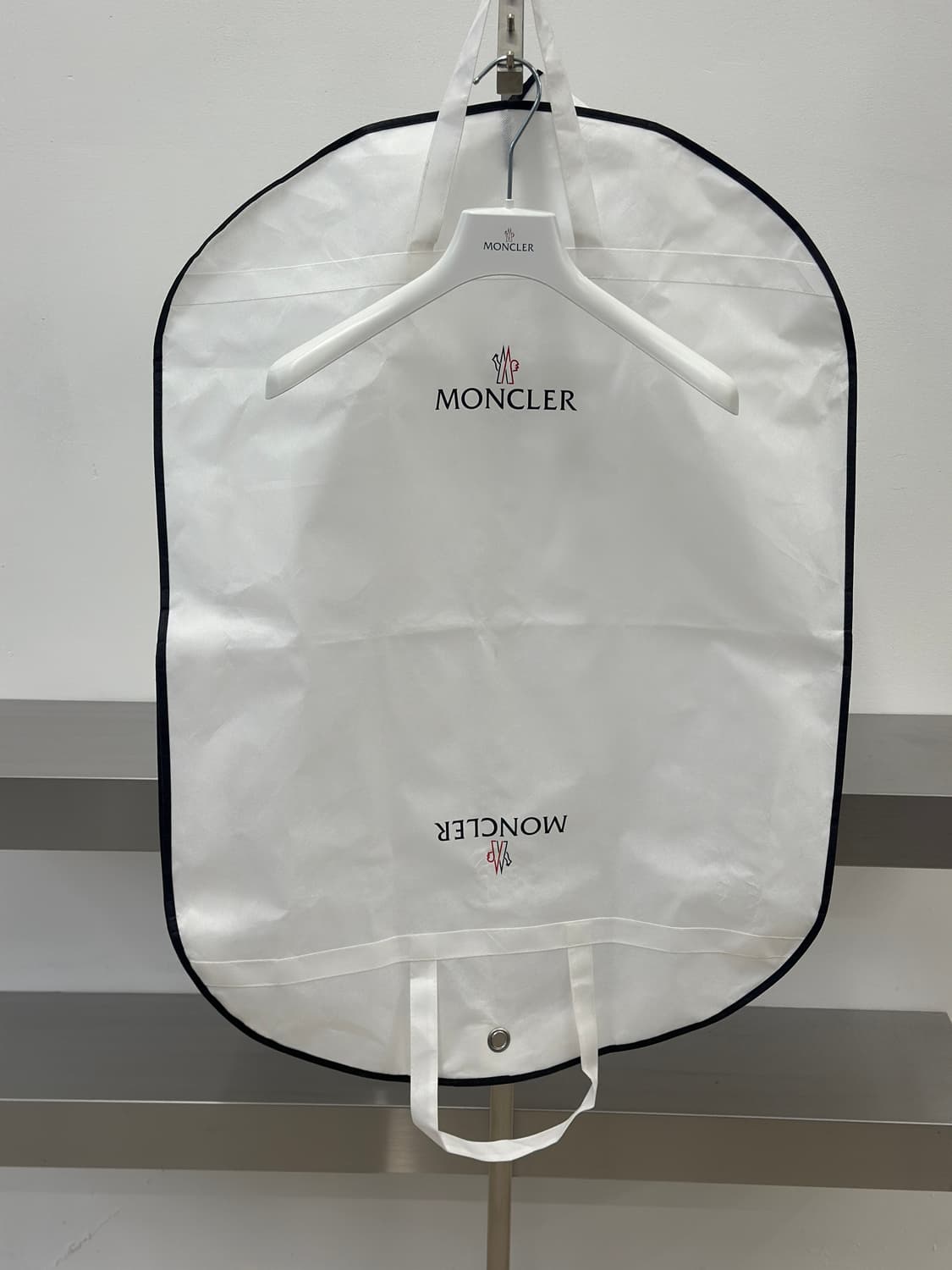 몽클레어 BLEU 레드 경량 후드 패딩  상품이미지8