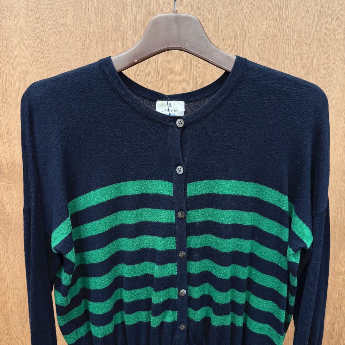 랑방 온 블루 스트라이프 니트 가디건 백 리본 타이 디테일 네이비 그린 상품이미지4